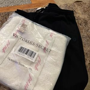 Brand new Victoria Secret “Pink” wide leg fleece pants in sizeXL